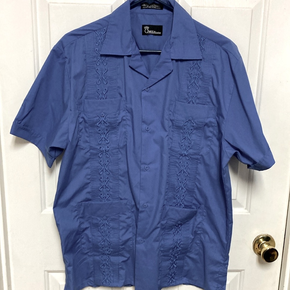 3/$20 bundle and save 
Mens button down large